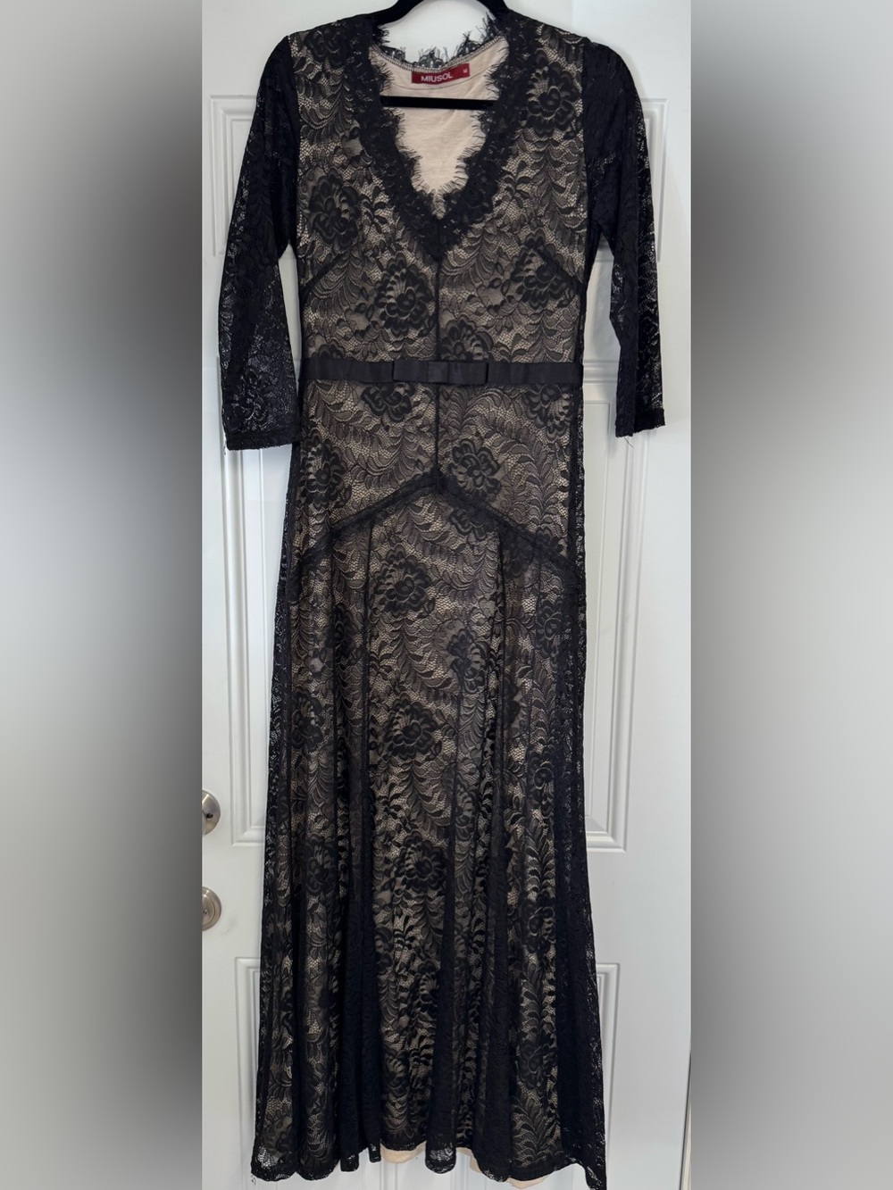 Black Lace 3/4 Sleeve Maxi Gown M/Runs S